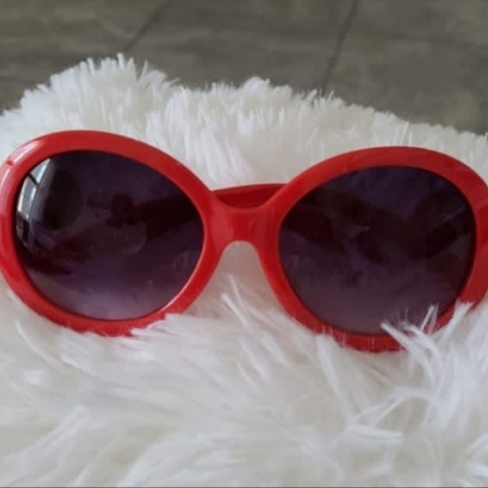 Unique round vintage woman Fashion Sunglasses 64 mm with 100% uv 400 protection